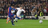 BARCELONA, SPAIN - MARCH 08:  Lionel Messi of Barcelona scores their third goal from a penalty during the UEFA Champions League Round of 16 second leg match between FC Barcelona and Paris Saint-Germain at Camp Nou on March 8, 2017 in Barcelona, Spain.  (Photo by Laurence Griffiths/Getty Images)
